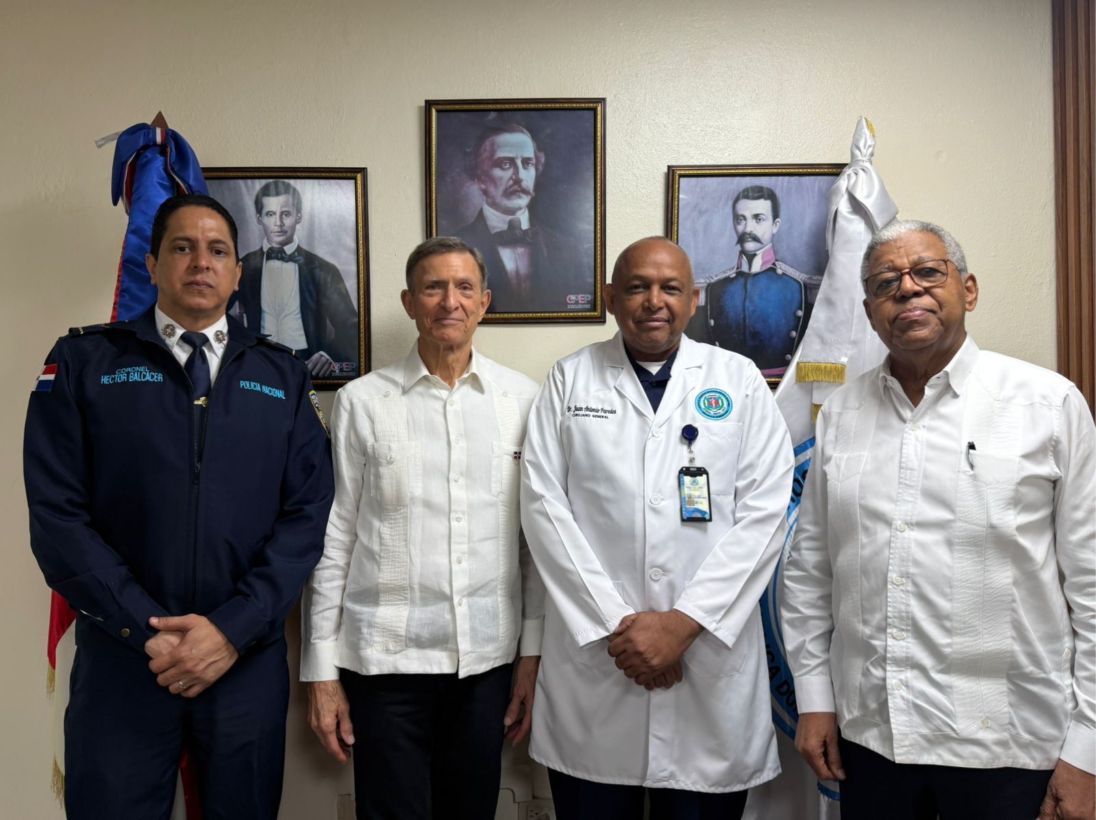 Canciller Roberto Álvarez realiza histórica visita al HOSGEDOPOL y fortalece vínculos institucionales