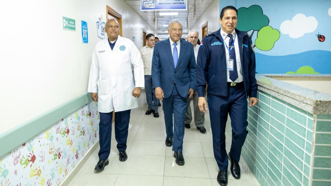 HOSGEDOPOL recibe visita del Ministro Administrativo de la Presidencia
