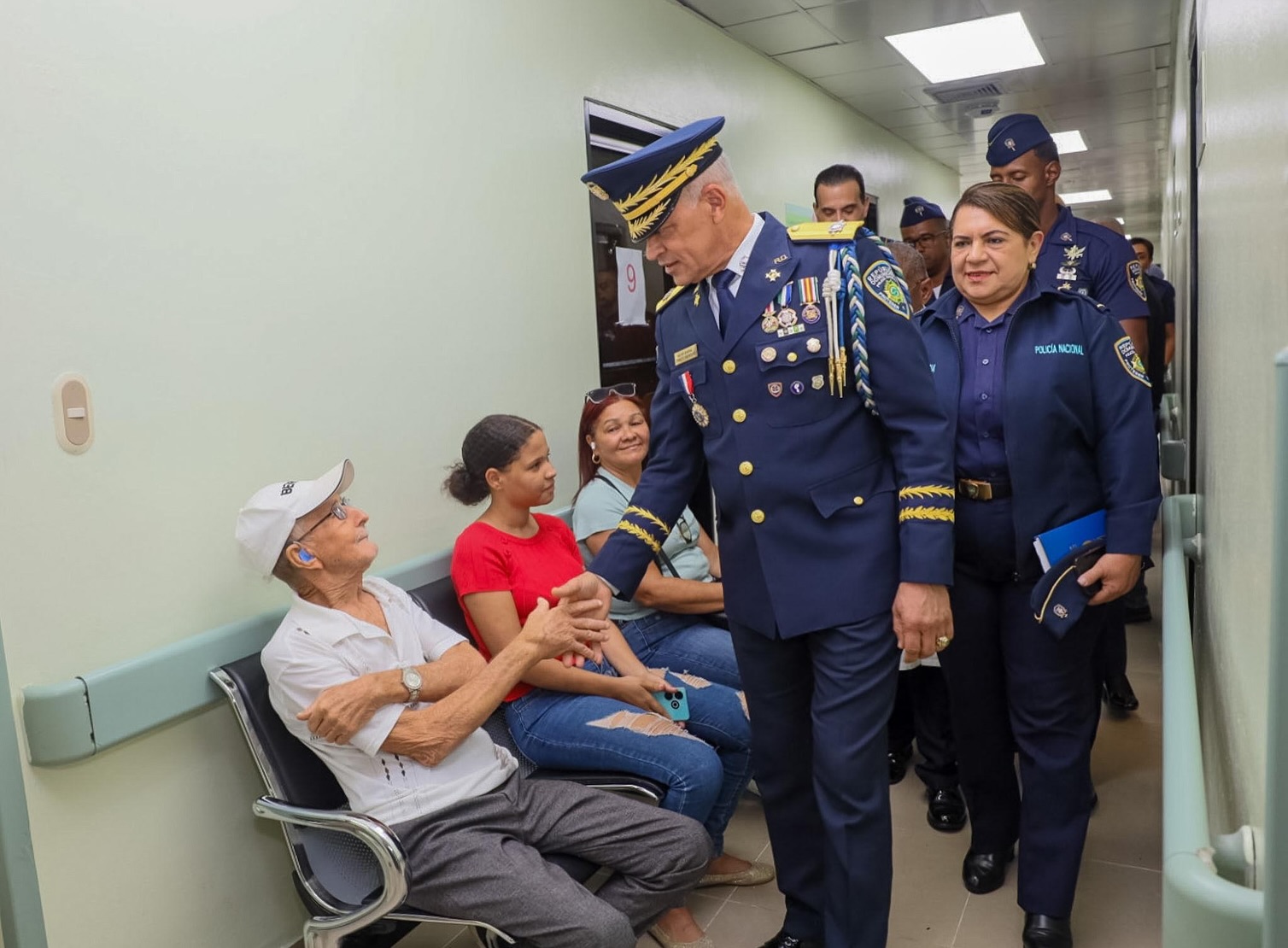 Visita del director general de la Policía Nacional al Hospital General Docente de la Policía Nacional